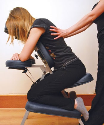 Séance de shiatsu amma assis en entreprise